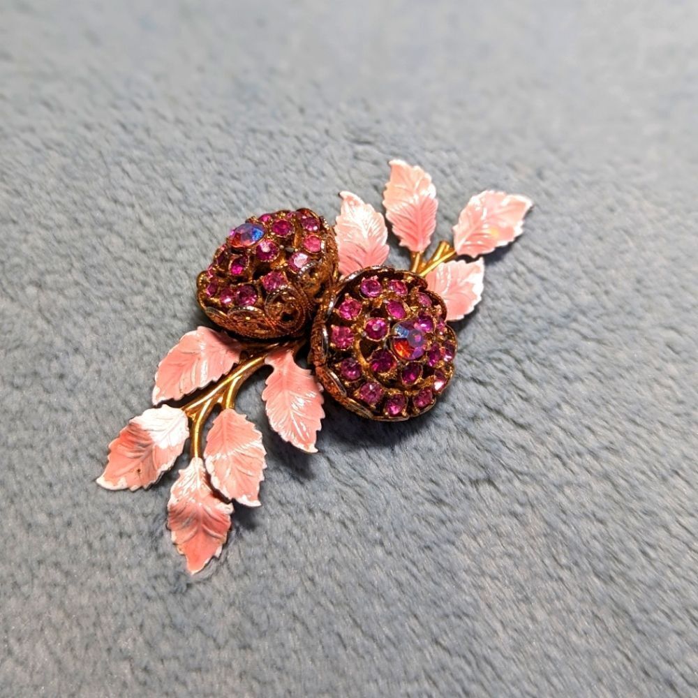 Vintage 50's Pink Dual Flower Rhinestone Brooche with Pink Enameled Leaves - Picture 8 of 8